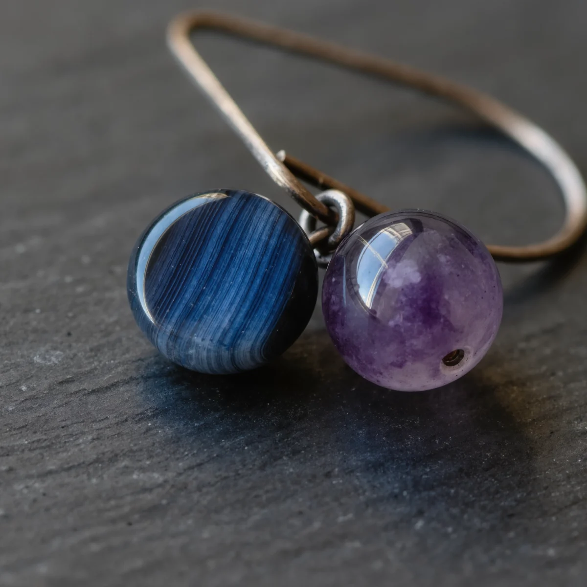 Covenant No. 03 — Mineral Covenant Detail Covenant No. 03 macro detail revealing the fibrous cobalt texture of Henan Kyanite and the violet clarity of Donghai Amethyst.