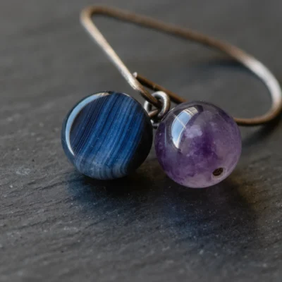 Covenant No. 03 — Mineral Covenant Detail Covenant No. 03 macro detail revealing the fibrous cobalt texture of Henan Kyanite and the violet clarity of Donghai Amethyst.