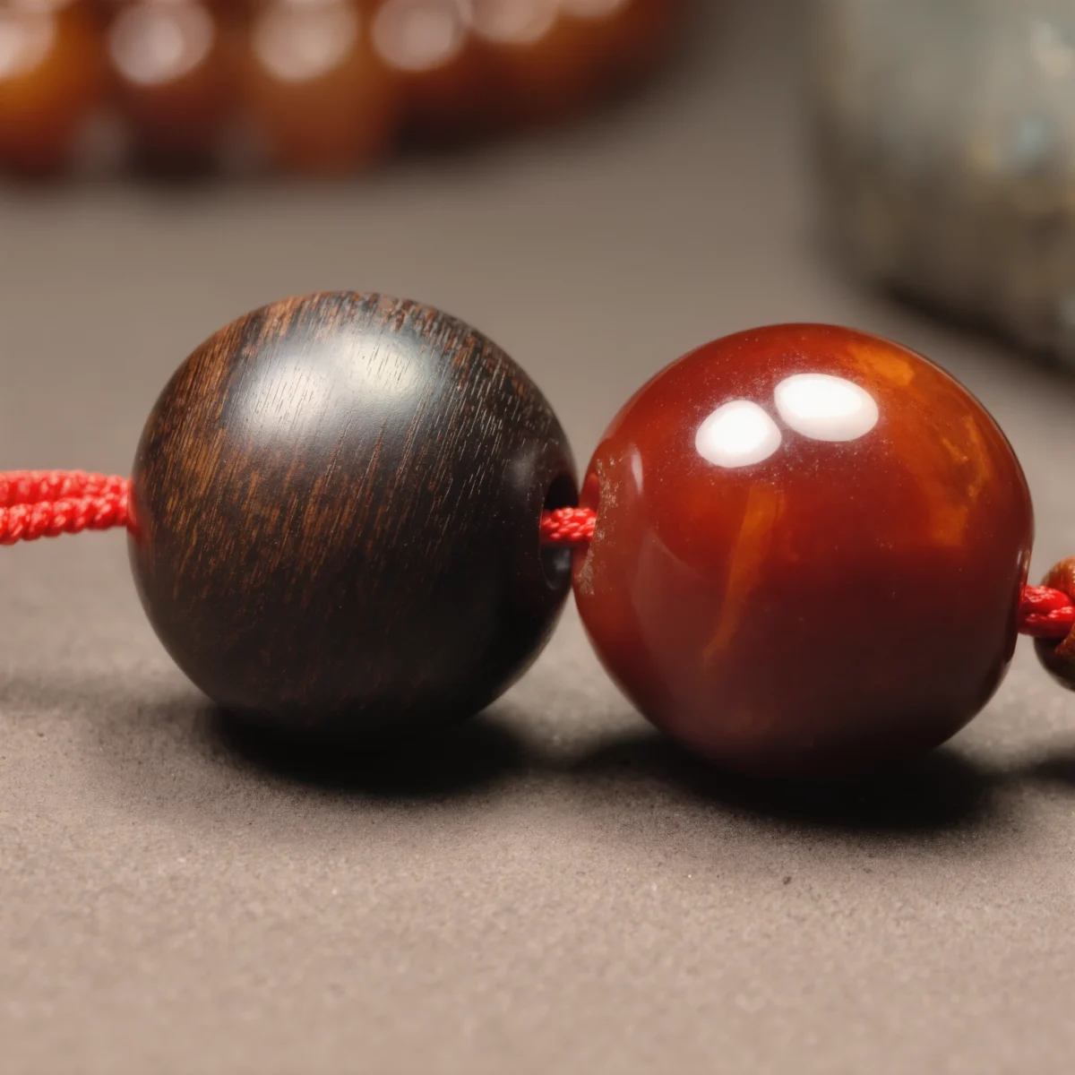 Origin No. 02 — Nanhong and Sandalwood Macro Detail Origin No. 02 macro detail showing the waxy luster of Sichuan Nanhong Agate and Aged Hainan Sandalwood.