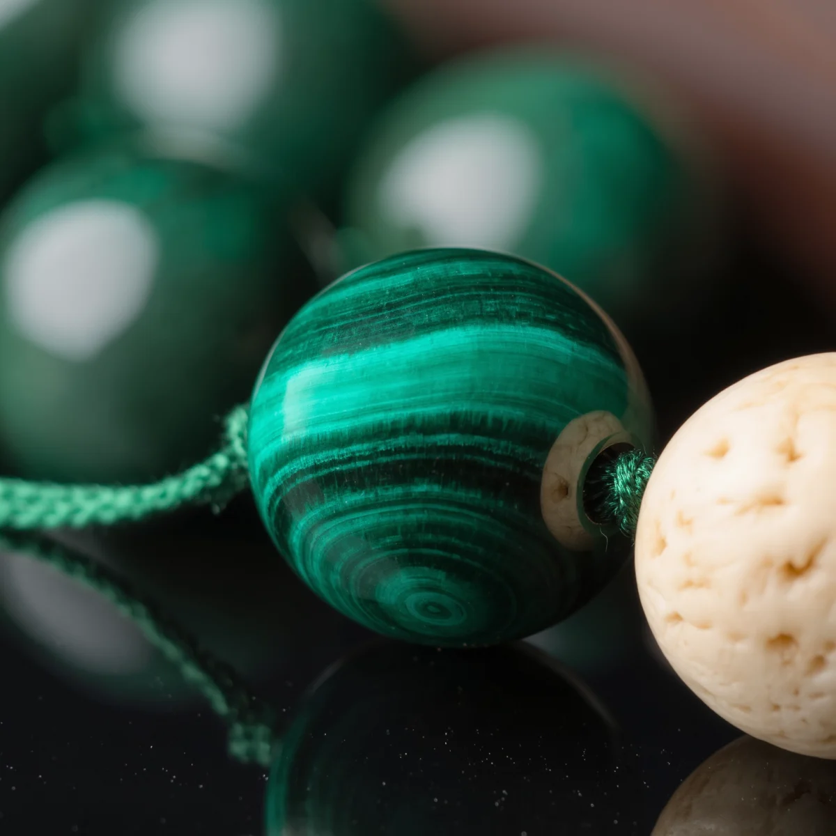 Origin No. 08 — Macro Material Witness Origin No. 08 macro detail highlighting the rhythmic concentric banding of Anhui Malachite and the organic surface of Hainan Bodhi Root.