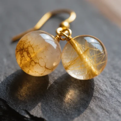 adiance No. 03 — Golden Ray Main Composition Radiance No. 03: Golden Ray hand-knotted earrings featuring Xinjiang Jinsi Jade and Donghai Rutilated Quartz.