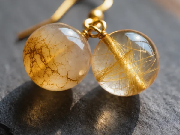 adiance No. 03 — Golden Ray Main Composition Radiance No. 03: Golden Ray hand-knotted earrings featuring Xinjiang Jinsi Jade and Donghai Rutilated Quartz.