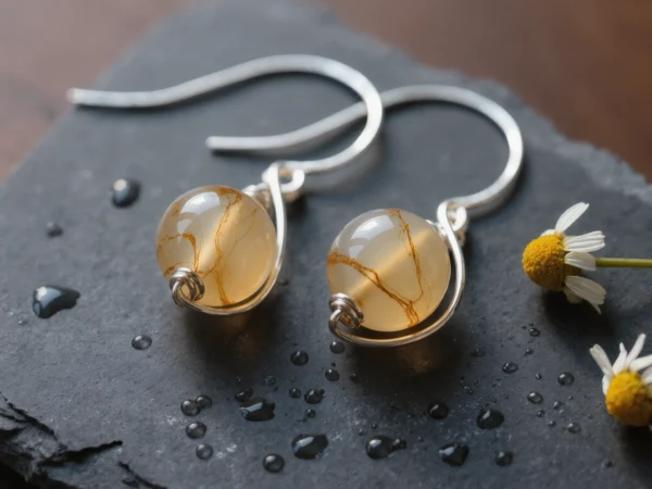 Radiance No. 09 — Morning Glimmer Primary Composition Radiance No. 09: Morning Glimmer hand-knotted earrings featuring Xinjiang Jinsi Jade and Silver.